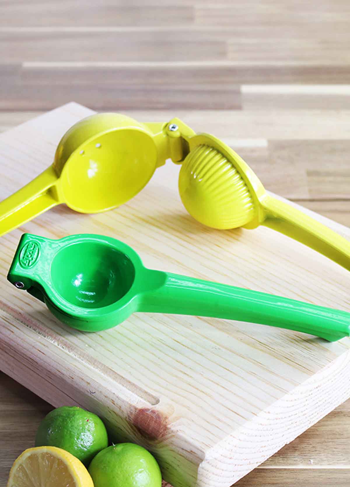 ALUMINUM LEMON SQUEEZER